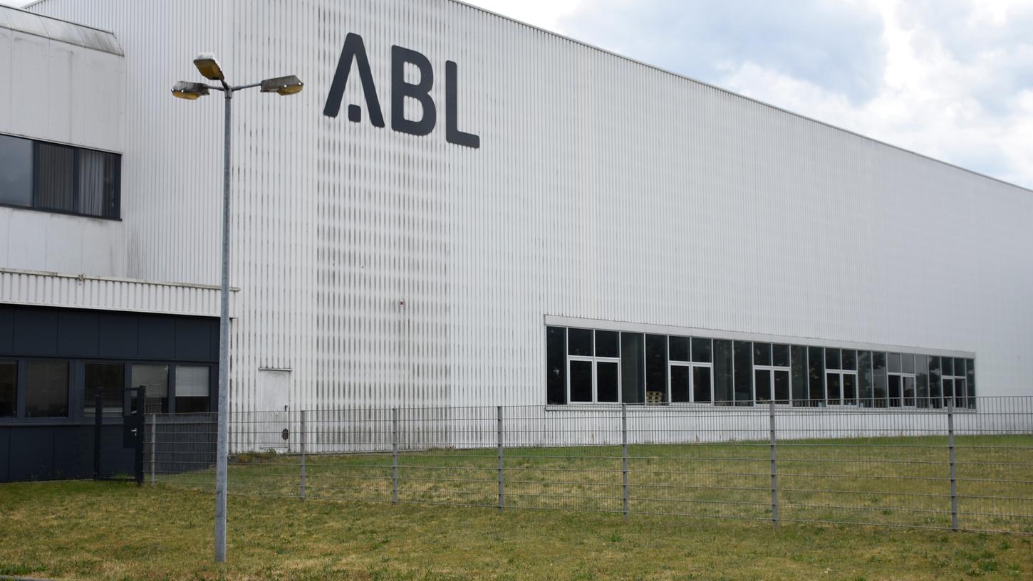 Das Laufer Familienunternehmen ABL ist stolz auf seine Firmengeschichte. Gründer Albert Büttner erfand 1925 den Schuko-Stecker, der dank zweier Schutzkontakte besonders sicher und deshalb weltweit verbreitet ist. Das Laufer Familienunternehmen ABL ist stolz auf seine Firmengeschichte. Gründer Albert Büttner erfand 1925 den Schuko-Stecker, der dank zweier Schutzkontakte besonders sicher und deshalb weltweit verbreitet ist.