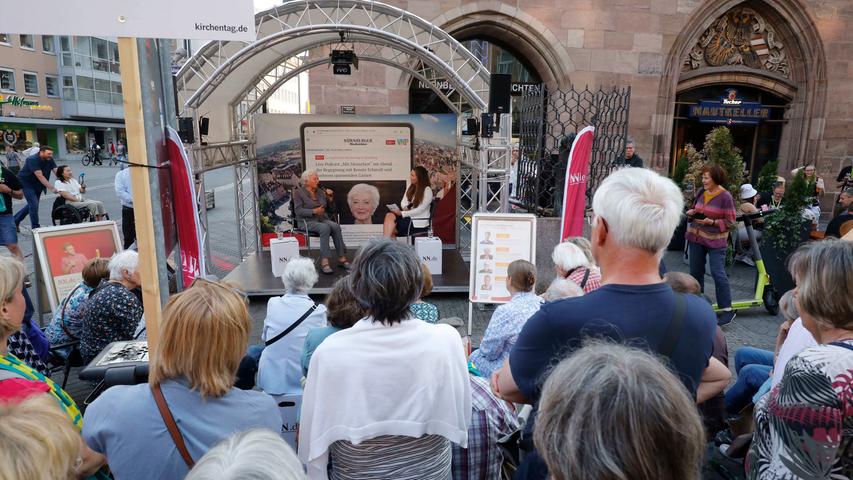 Renate Schmidt im Gespräch mit Moderatorin Lea-Verena Meingast, Redakteurin im Verlag Nürnberger Presse.