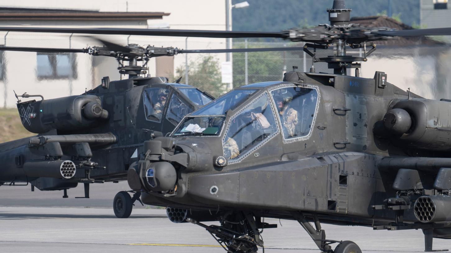 heinland-Pfalz, Ramstein-Miesenbach: Ein Apache-Kampfhubschrauber der US-Army landet am Rande der Militärübung ·Saber Guardian 23· auf der US-Airbase in Ramstein. heinland-Pfalz, Ramstein-Miesenbach: Ein Apache-Kampfhubschrauber der US-Army landet am Rande der Militärübung ·Saber Guardian 23· auf der US-Airbase in Ramstein.