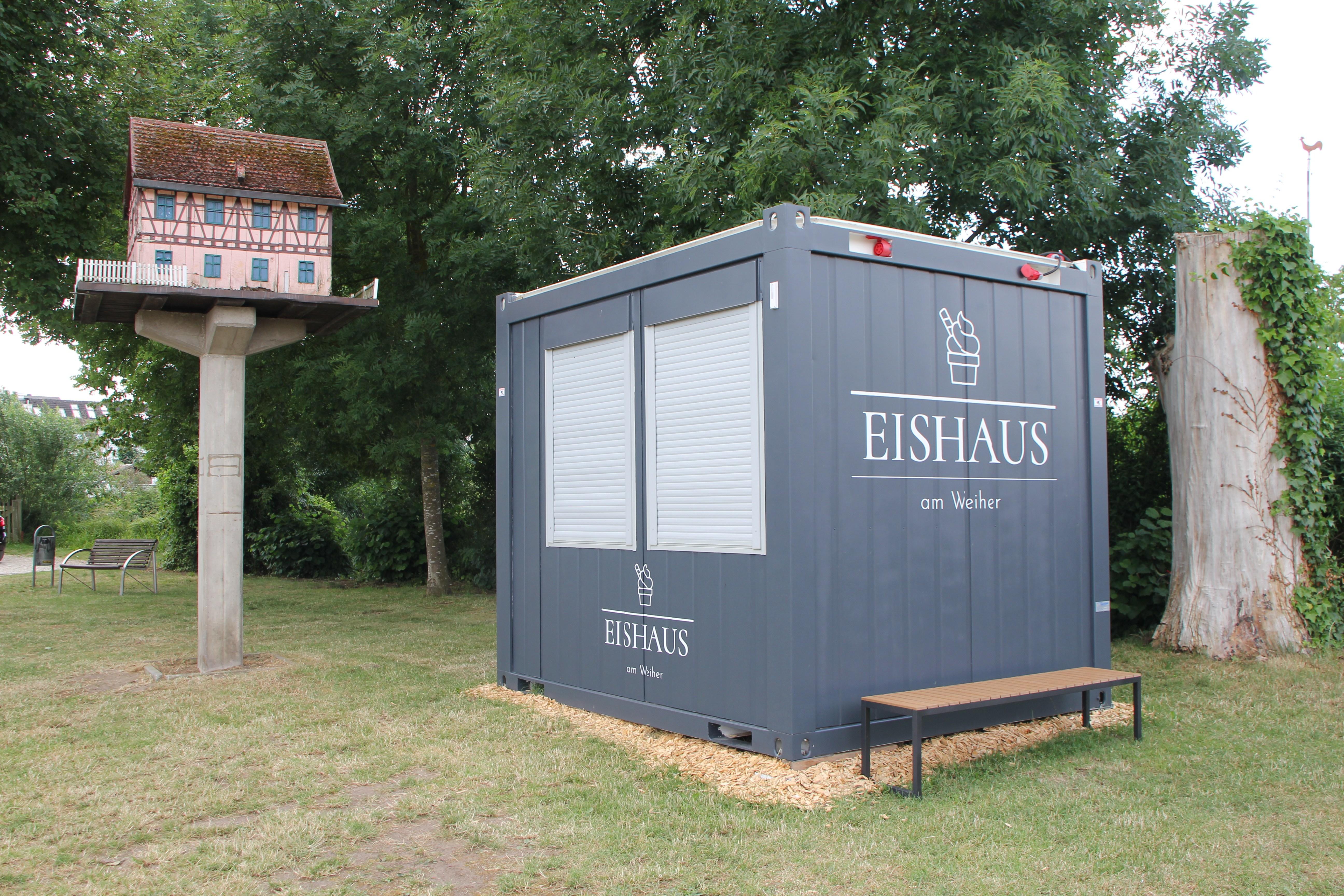 Von Eis bis Grillfleisch: Das bietet das "Eishaus am Weiher" in Bchenbach  - trotz erster Skepsis