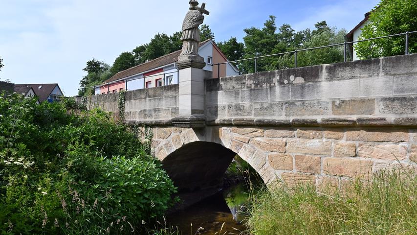 Die Sandsteinbrücke über den Brandbach in der Sebalder Straße