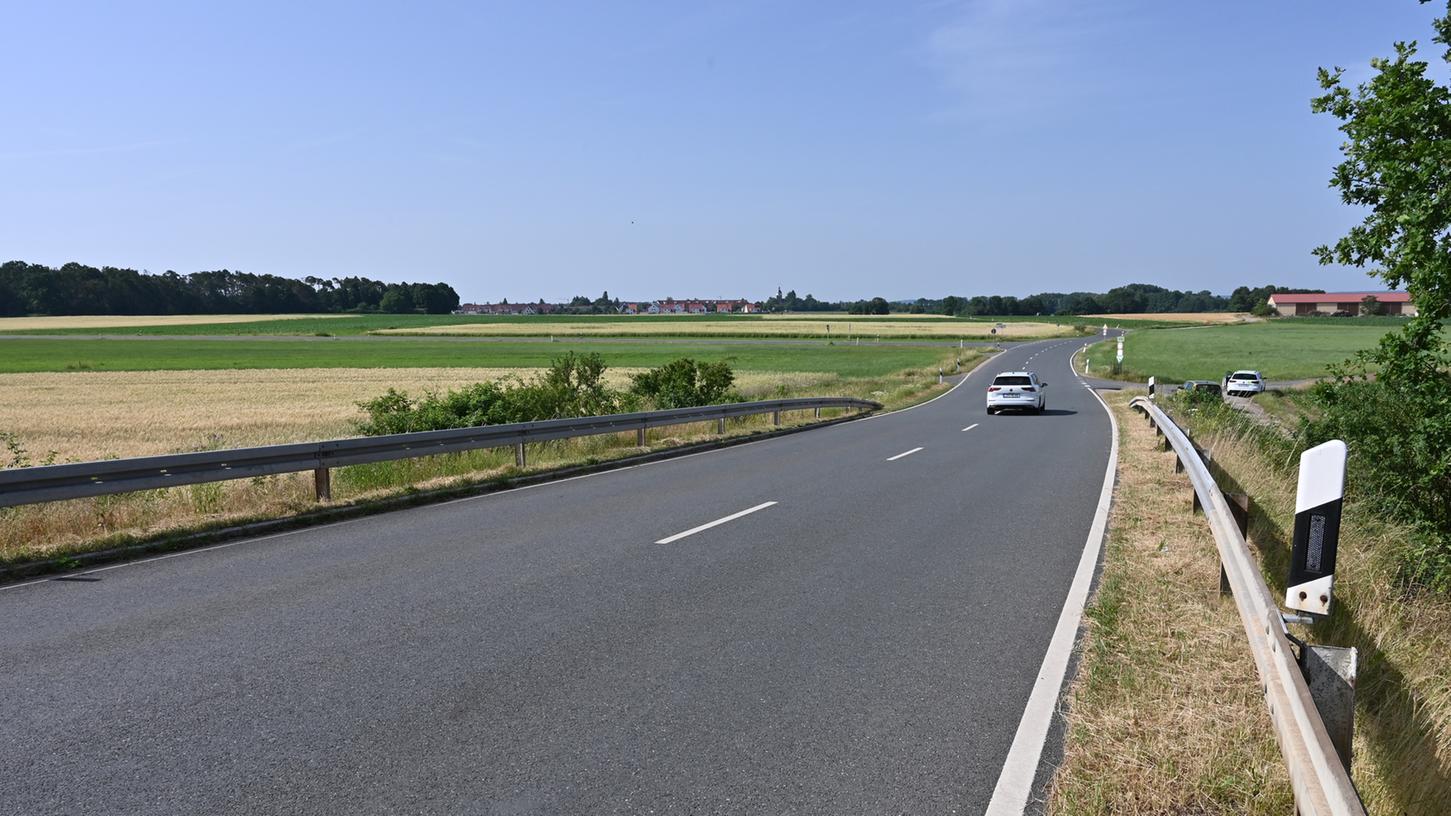 Hier links und rechts der Straße Wetterkreuz zwischen Tennenlohe und Großgründlach plant die Firma Südwerk GmbH einen Solarpark zu bauen. 
