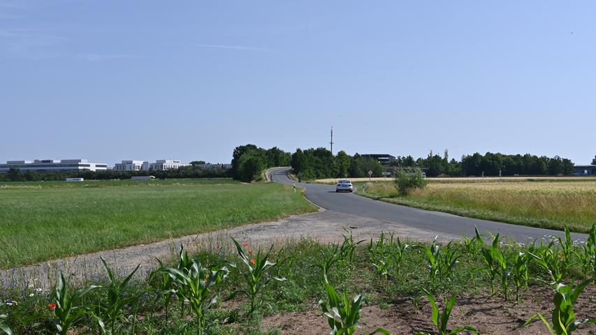 Die Grundstücke für den geplanten Solarpark liegen zum Teil im Bereich von im Flächennutzungsplan 2003 dargestellten Gewerbeflächen, die jedoch nicht realisiert wurden.