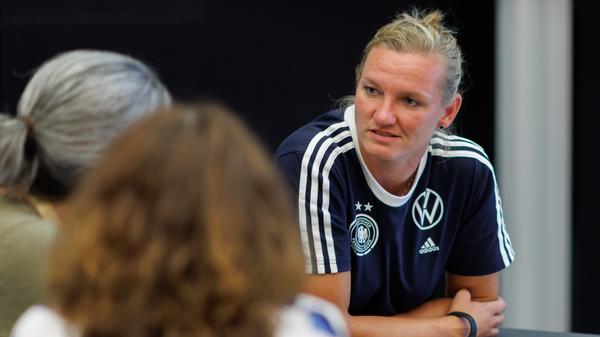 Alexandra Popp beim Medientag in Herzogenaurach.