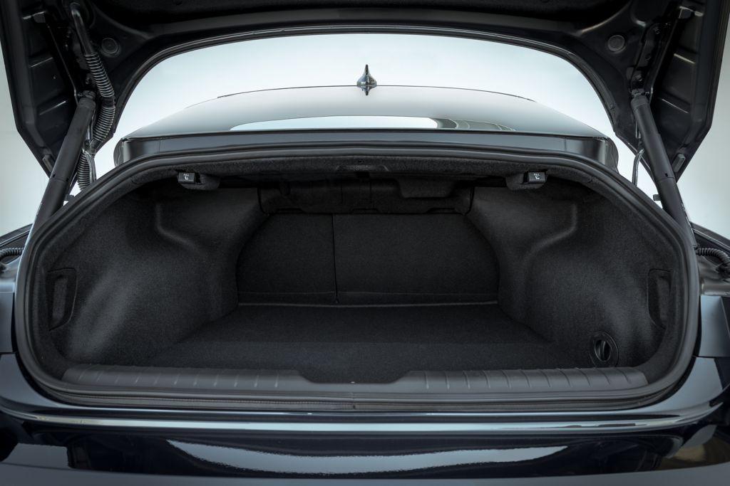 Mit 401 Litern fällt der Kofferraum verhältnismäßig klein aus, und die Ladeöffnung ist schmal geraten.