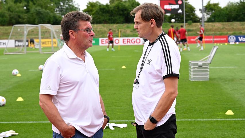 Dieter Hecking (links) im Gespräch mit Björn Gulden.