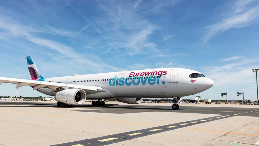 Den einzigen Direktflug aus Deutschland nach Victoria Falls bietet Eurowings Discover, die Ferienfluggesellschaft der Lufthansa Group. Drei Mal wöchentlich fliegt die Airline über Windhoek (Namibia) nach Simbabwe weiter.