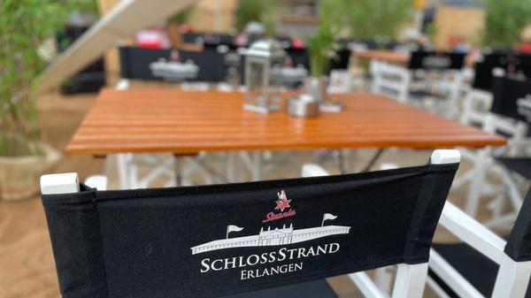 Sonntags bis Freitag hat der Strand von 11 bis 22 geöffnet, Samstag von 11 bis 23 Uhr.