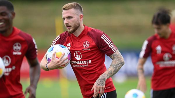 Verteidiger, 1,86 Meter groß, 26 Jahre alt: Nach einem halben Jahr auf Leihbasis hat der Club Jannes Horn nun fest vom VfL Bochum verpflichtet. Zum Start am Valznerweiher bremste Horn noch eine Verletzung aus, doch in den vergangenen acht Saisonspielen (Liga und Pokal) etablierte sich der frühere Junioren-Nationalspieler als verlässliche Stammkraft in der Innenverteidigung. "Ich fühle mich sehr wohl hier, ich mag den Verein, die Fans, die Stadt - das passt alles", sagte Horn.