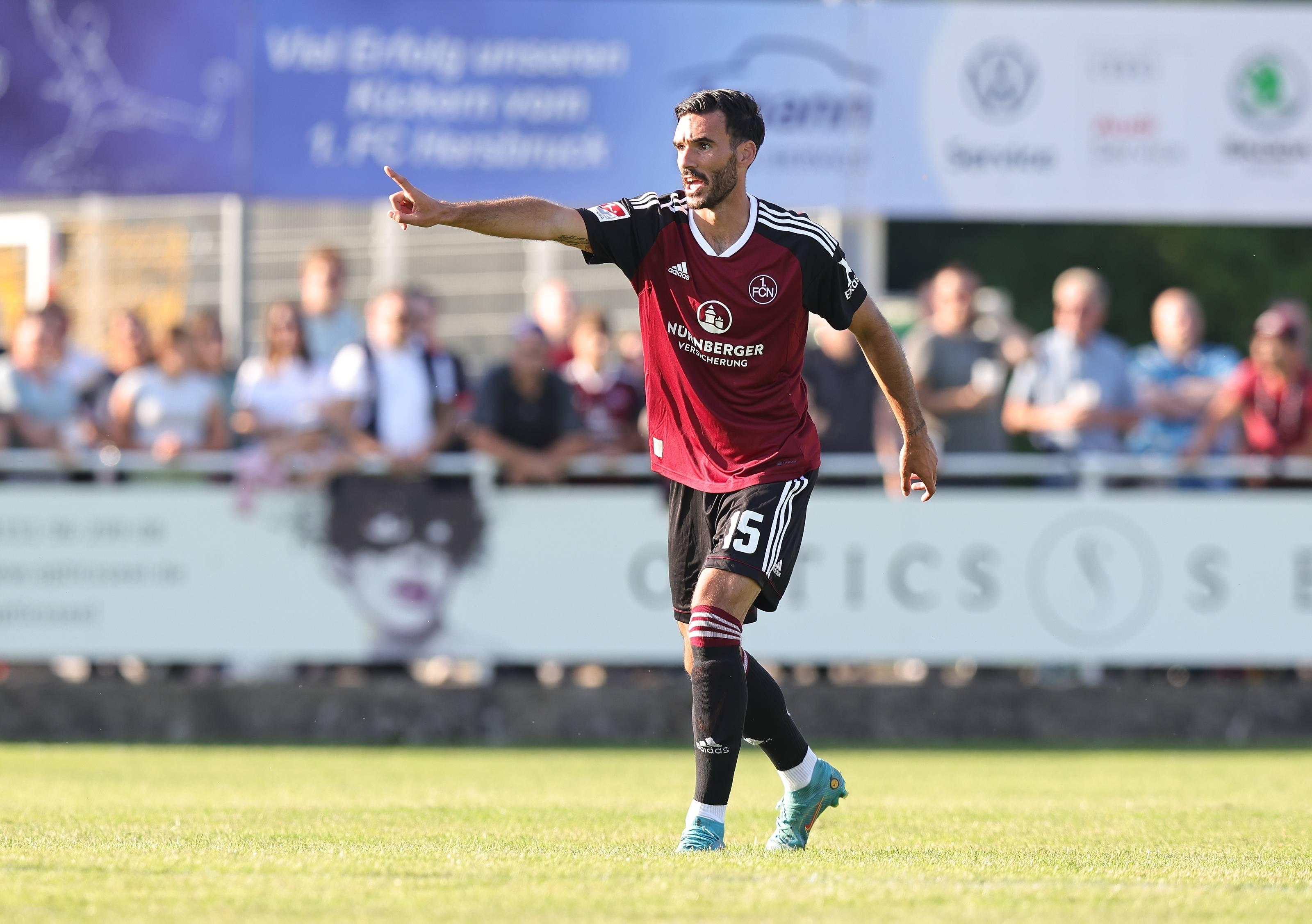 Verteidiger, 1,91 Meter groß, 29 Jahre alt: Ivan Marquez kommt aus der niederländischen Eredivisie von NEC Nijmegen. In Nijmegen gehörte Marquez in der abgelaufenen Saison zu den Leistungsträgern. Mit Ausnahme des letzten Spieltags stand er stets in der Startelf. Dabei gelangen dem Innenverteidiger drei Tore und eine Vorlage. Rebbe sieht in Marquez einen "Führungs- und Mentalitätsspieler", der dem Club mit seiner Physis und Erfahrung weiterhelfen soll.