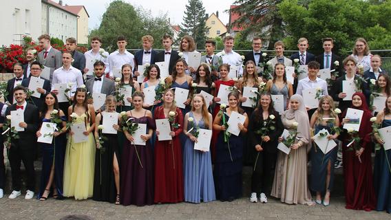 Die Senefelder-Schule in Treuchtlingen verabschiedete den diesjährigen Abiturjahrgang.