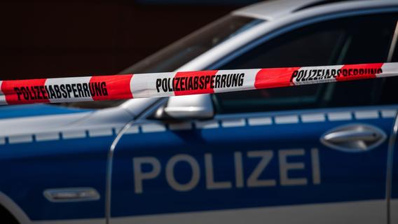 Fränkin tot auf Terrasse entdeckt: Polizei nimmt Ehemann fest - und findet Waffe