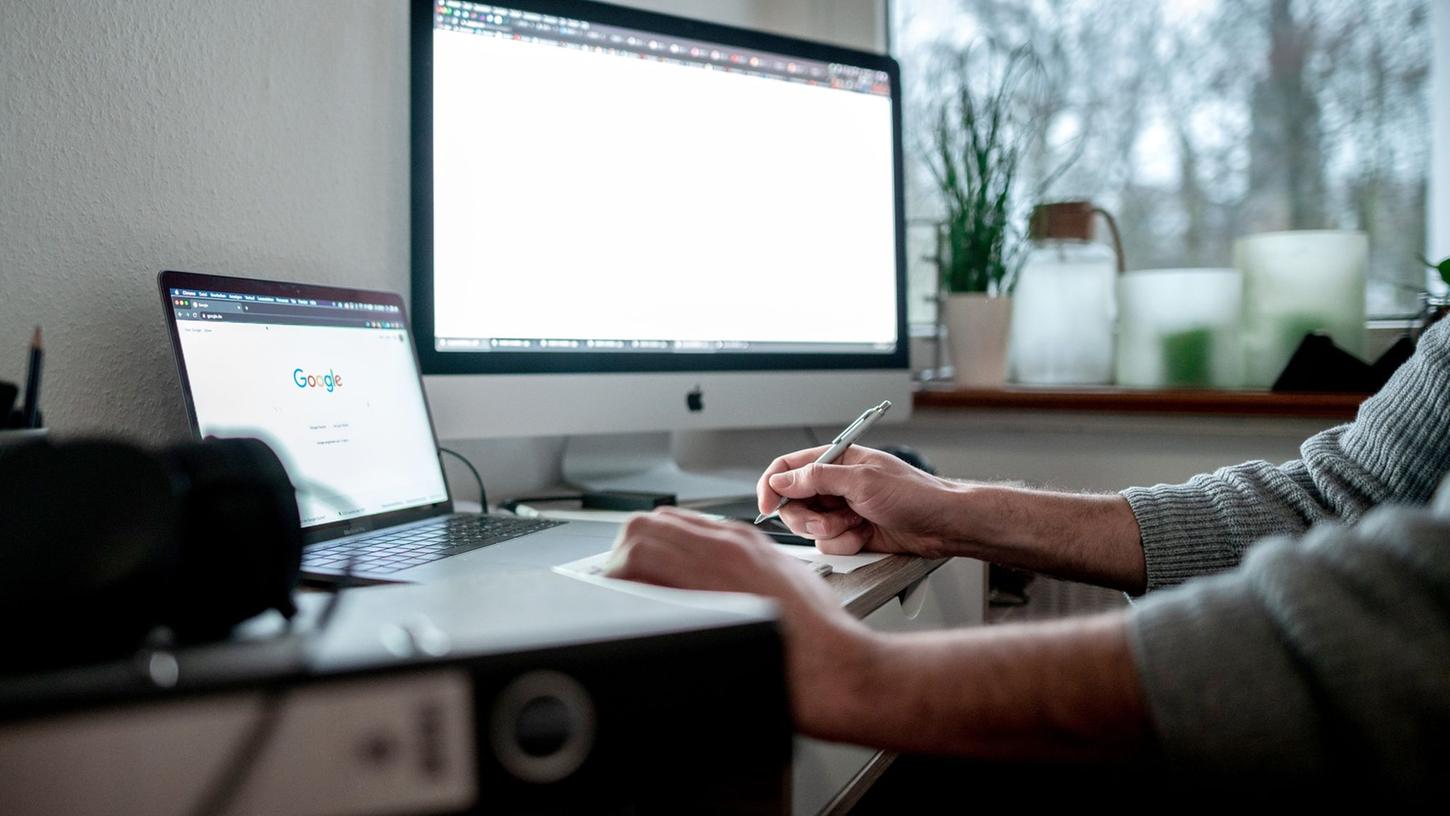Rund 500.000 Beamte sollen in England jetzt wieder zurück ins Büro kommen - Mitarbeitende wünschen sich allerdings mehr Flexibilität bei der Arbeit. Rund 500.000 Beamte sollen in England jetzt wieder zurück ins Büro kommen - Mitarbeitende wünschen sich allerdings mehr Flexibilität bei der Arbeit.