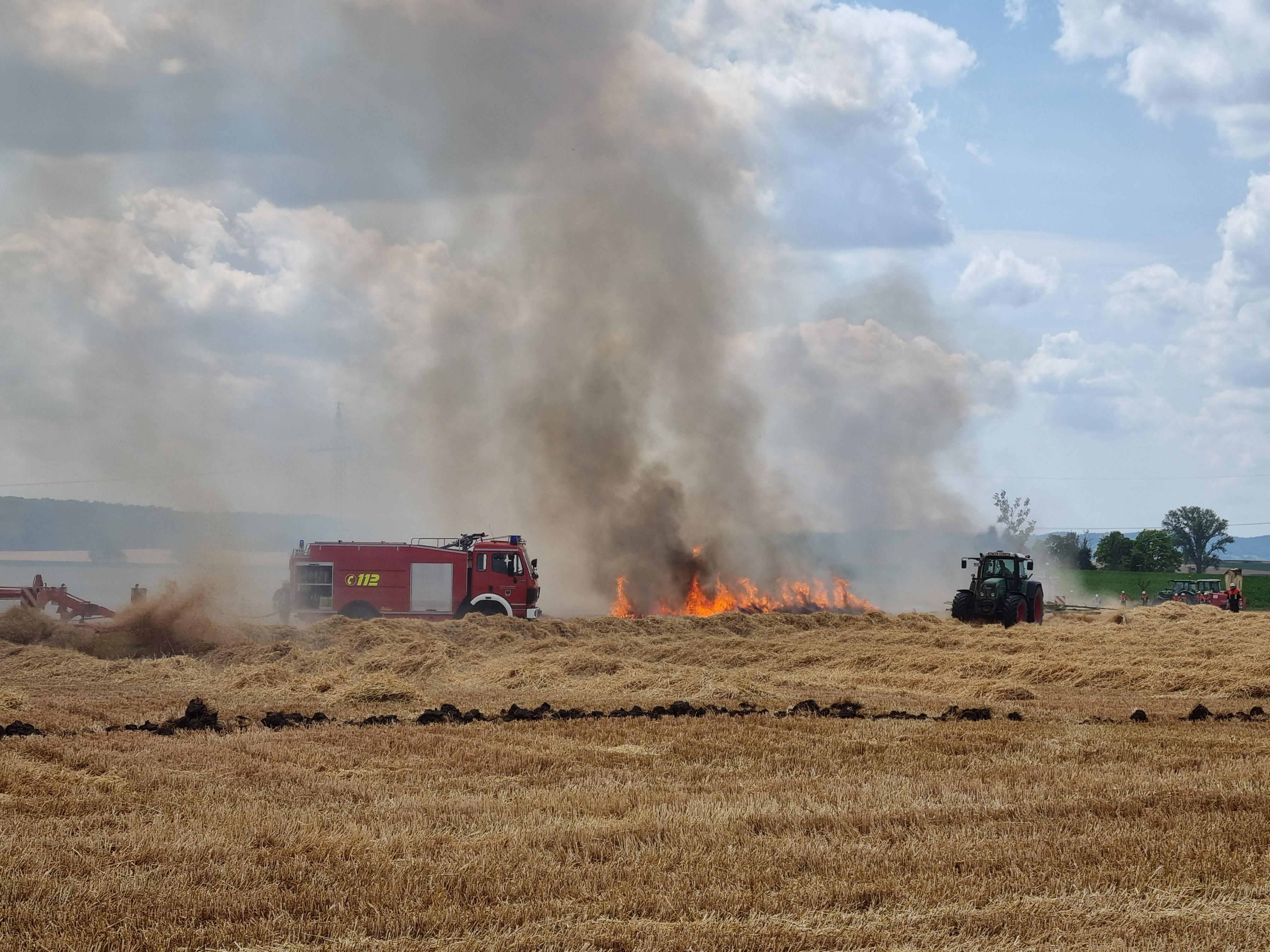 Hitze und Trockenheit blieben nicht ohne Folgen: Bis Mitte Juli kam es bereits zu zahlreichen kleineren Feld- und Waldbränden, wie hier in der Nähe von Bad Windsheim.
