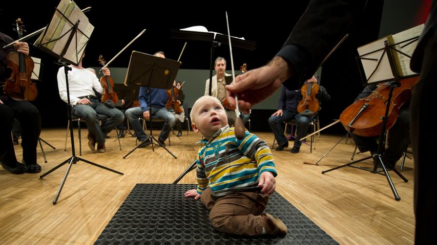 Ein Konzert für Babys und Kinder steigt am Sonntag in der Stadthalle Fürth. Das kleine wie große Publikum sitzt oder liegt auf Picknickdecken, während ein Ensemble die dazu passende Musik auftischt. Beginn: 11 Uhr.