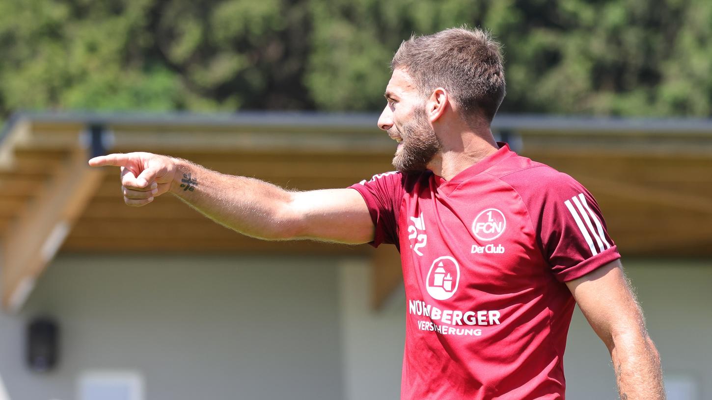 Bald wieder mit Binde? Enrico Valentini im Trainingslager. Bald wieder mit Binde? Enrico Valentini im Trainingslager.