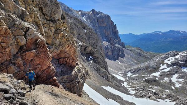 Mehr als 200 Gipfel sind über 2000 Meter hoch.