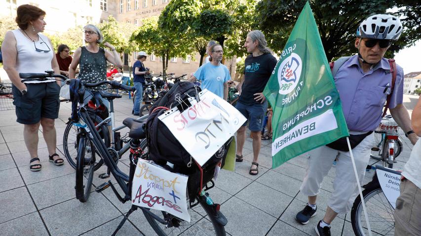 Fahrrad-Demo: Cycling-Rebellion protestiert gegen das Norisring-Rennen in Nürnberg