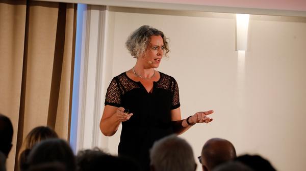 Anette Röckl, "Hallo Nürnberg"-Kolumnistin und zwischen Kneipenkatzen, Motten und dem alltäglichen Wahnsinn unterwegs, berichtete von Außeneinsätzen bei den Bayreuther Festspielen und beim Besuch der niederländischen Royals.