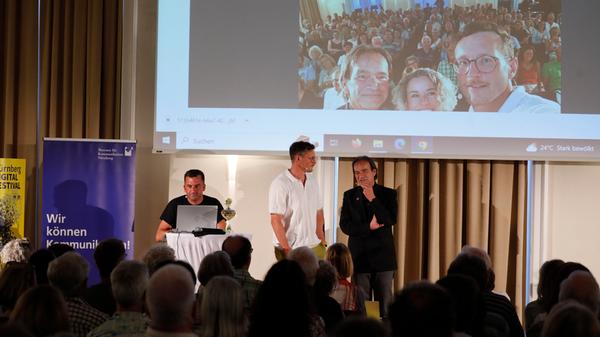 Begeisterte Zuschauer beim Reporter-Slam der Nürnberger Nachrichten im Museum für Kommunikation.