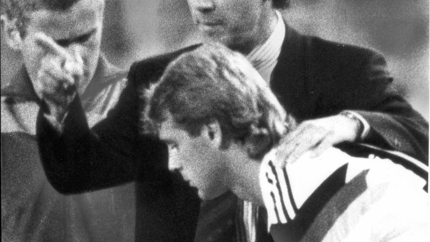 Die starken Leistungen im Club-Trikot eröffneten Eckstein die Möglichkeit, auch für die Nationalmannschaft zu stürmen.  Er debütierte 1986 in Hannover beim 2:2-Remis gegen Spanien und nahm im Rahmen seiner sieben Länderspiele auch bei der Fußball-EM 1988 teil. Hierbei kam er allerdings nur im Eröffnungsspiel gegen Italien zum Einsatz, als er von Franz Beckenbauer für Rudi Völler eingewechselt wurde.