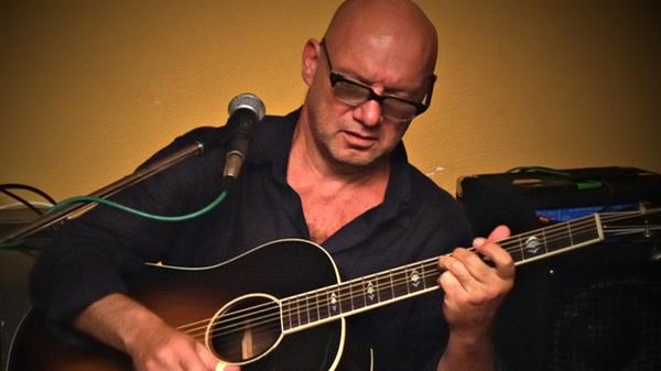 Neujahres-Blues wörtlich genommen: Am Samstag, 20. Januar, kommt der "fränkische King of Blues" Klaus Brandl gemeinsam mit seiner After Christmas Party Band in den Kulturladen Zeltnerschloss und hat jede Menge beseelte Balladen, groovige Instrumentals und erdigen Rock'n'Roll im Gepäck. Das Konzert beginnt um 20 Uhr.