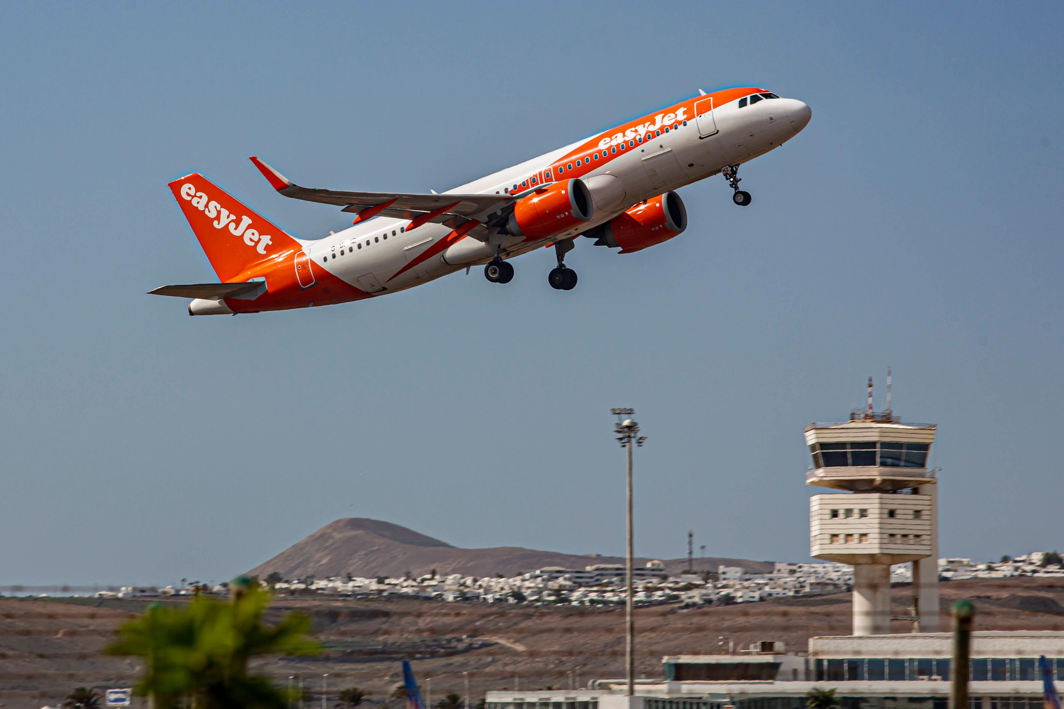 Zu schwer zum Start EasyJet Pilot lässt 19 Passagiere auf Lanzarote zurück