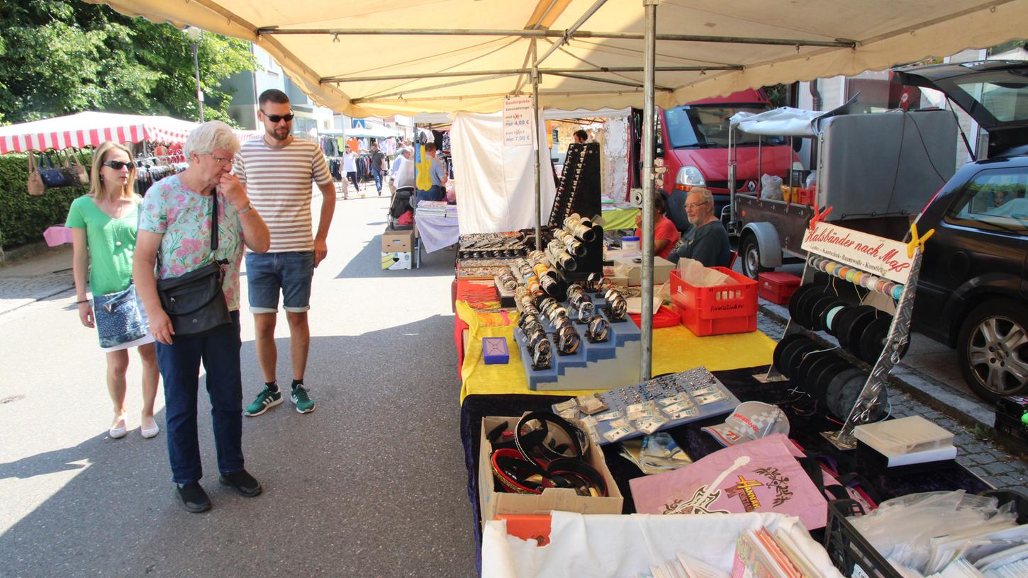 Die Menschenströme beim Jahrmarkt in der Bahnhofstraße hielten sich in Grenzen. Die Menschenströme beim Jahrmarkt in der Bahnhofstraße hielten sich in Grenzen.