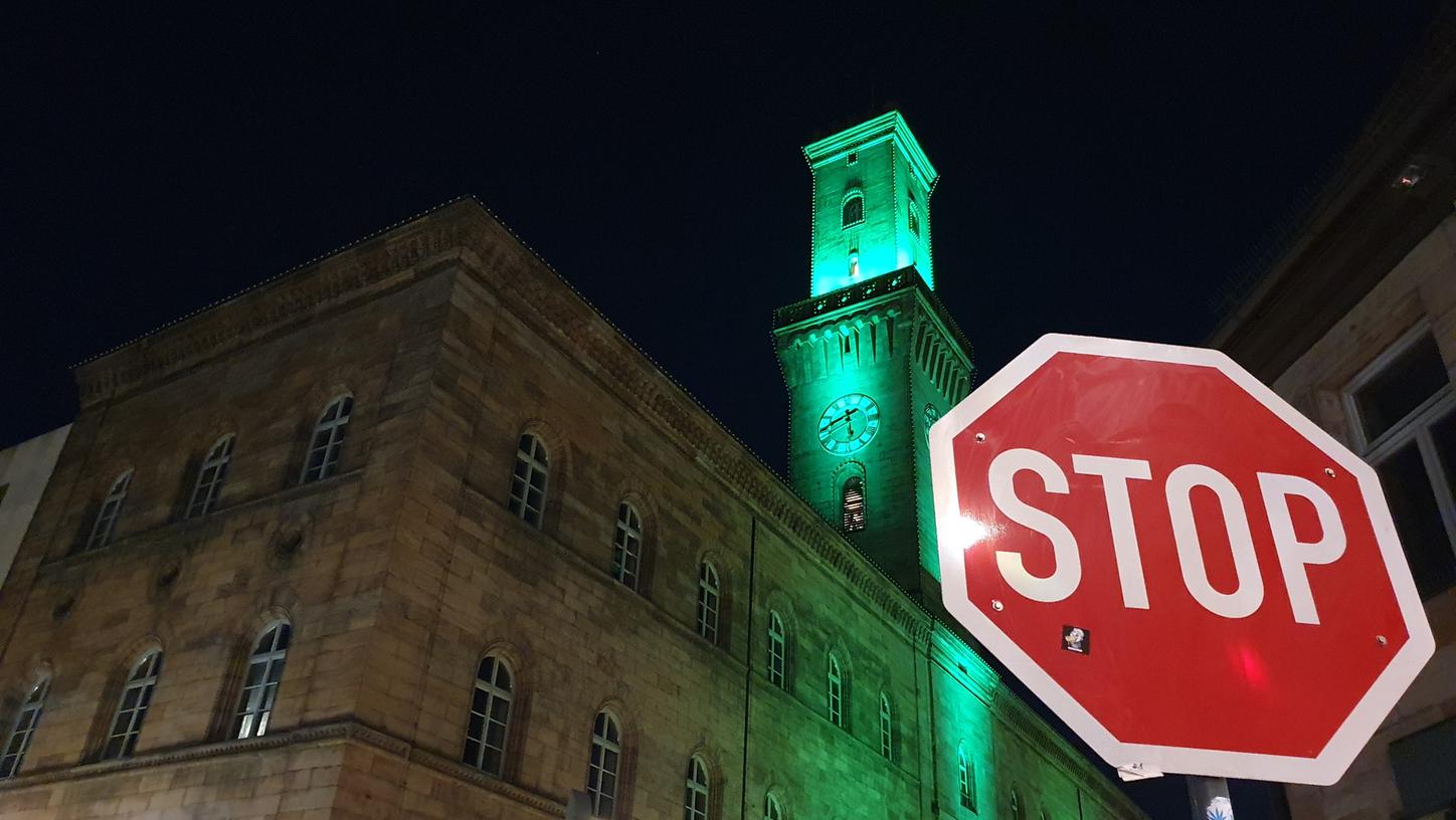 Auch das Rathaus in Fürth, hier während der Glanzlichter im November 2022, wird wieder illuminiert werden. Auch das Rathaus in Fürth, hier während der Glanzlichter im November 2022, wird wieder illuminiert werden.