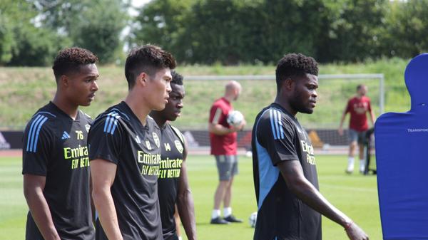 Der Sportdirektor des FC Arsenal Edu Gaspar freut sich auf die Begegnung mit dem FCN, da es Trainer Mikel Arteta und seinem Team „eine gute Möglichkeit für die Vorbereitung auf die neue Saison bietet."