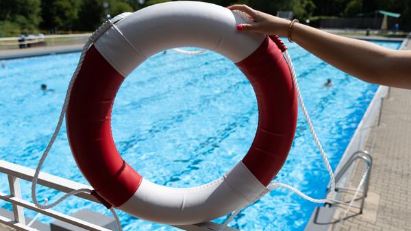 Ab welchem Alter können Kinder ohne Eltern ins Freibad?