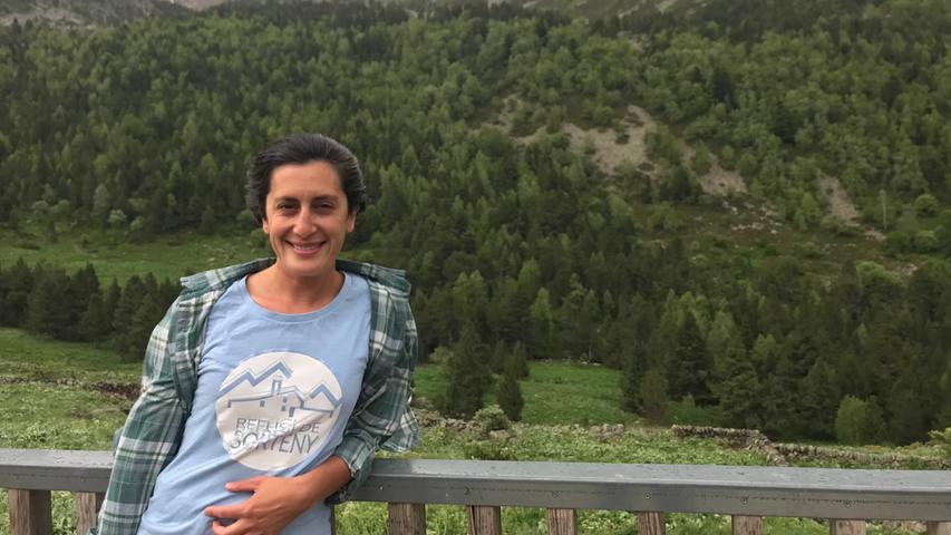 Auch Augustina aus Argentinien ist für eine Saison nach Andorra gekommen und arbeitet auf einer der Berghütten, die hier Bordas genannt werden.