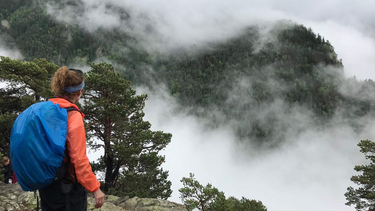 Über dem Nebel: Solche eindrücklichen Impressionen gibt es beim Wandern in den Bergen von Andorra.