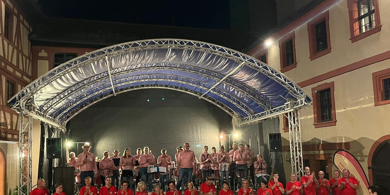 Beach Boys, Polka und mehr im Innenhof der Kaiserpfalz: Weinfest des ...