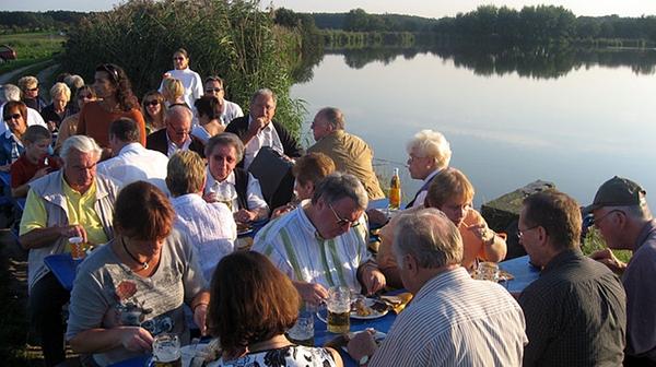 Direkt am Weiher schmeckt der gebackene Karpfen natürlich am Besten...