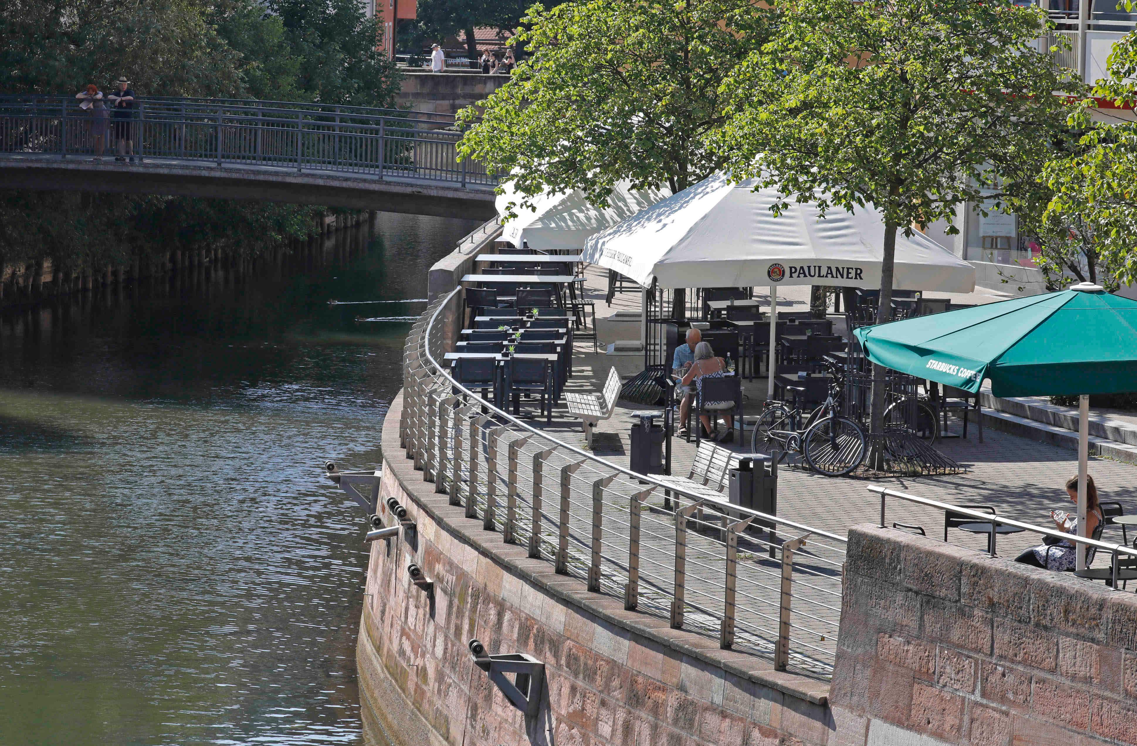 Wenig Betrieb an den Fleischbänken, obwohl das Wasser der Pegnitz die Luft zumindest ein bisschen erträglicher machte. 