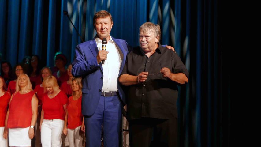 Glückwunsch von Bürgermeister Jürgen Heckel (l.) für den Mann, der „Choralle“ mit an die Spitze der deutschen Popchöre führte.