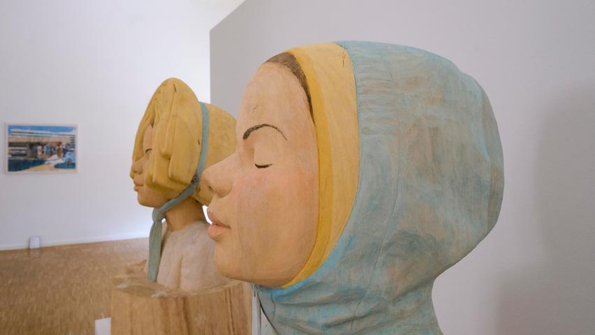 "Stille" und "Brise" heißen die beiden Holzskulpturen von Patrick Niesel.