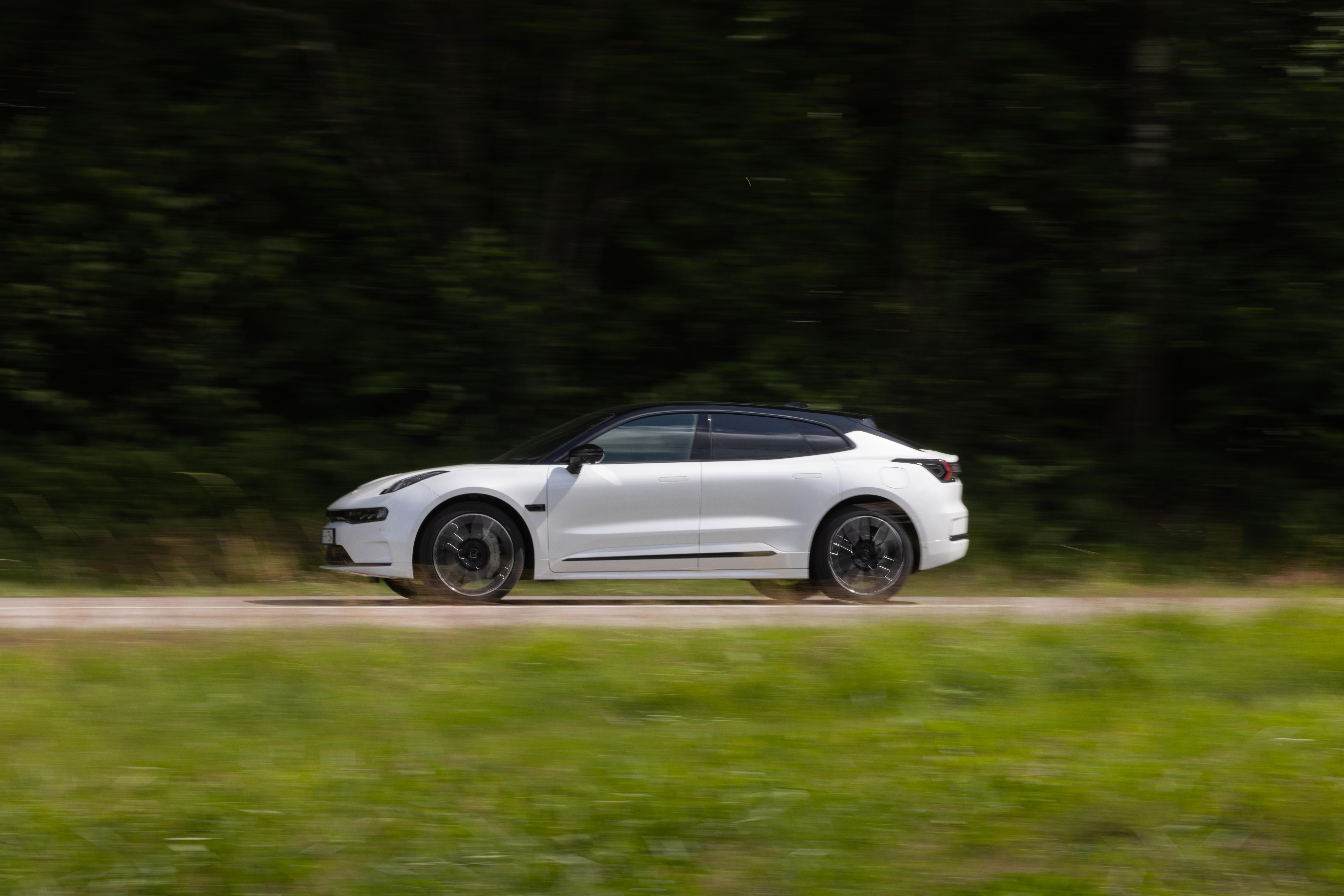 Das Design wurde im Designzentrum der Konzernmutter Geely im schwedischen Göteborg entworfen. Verantwortlich zeichnet der Deutsche Stefan Sielaff.