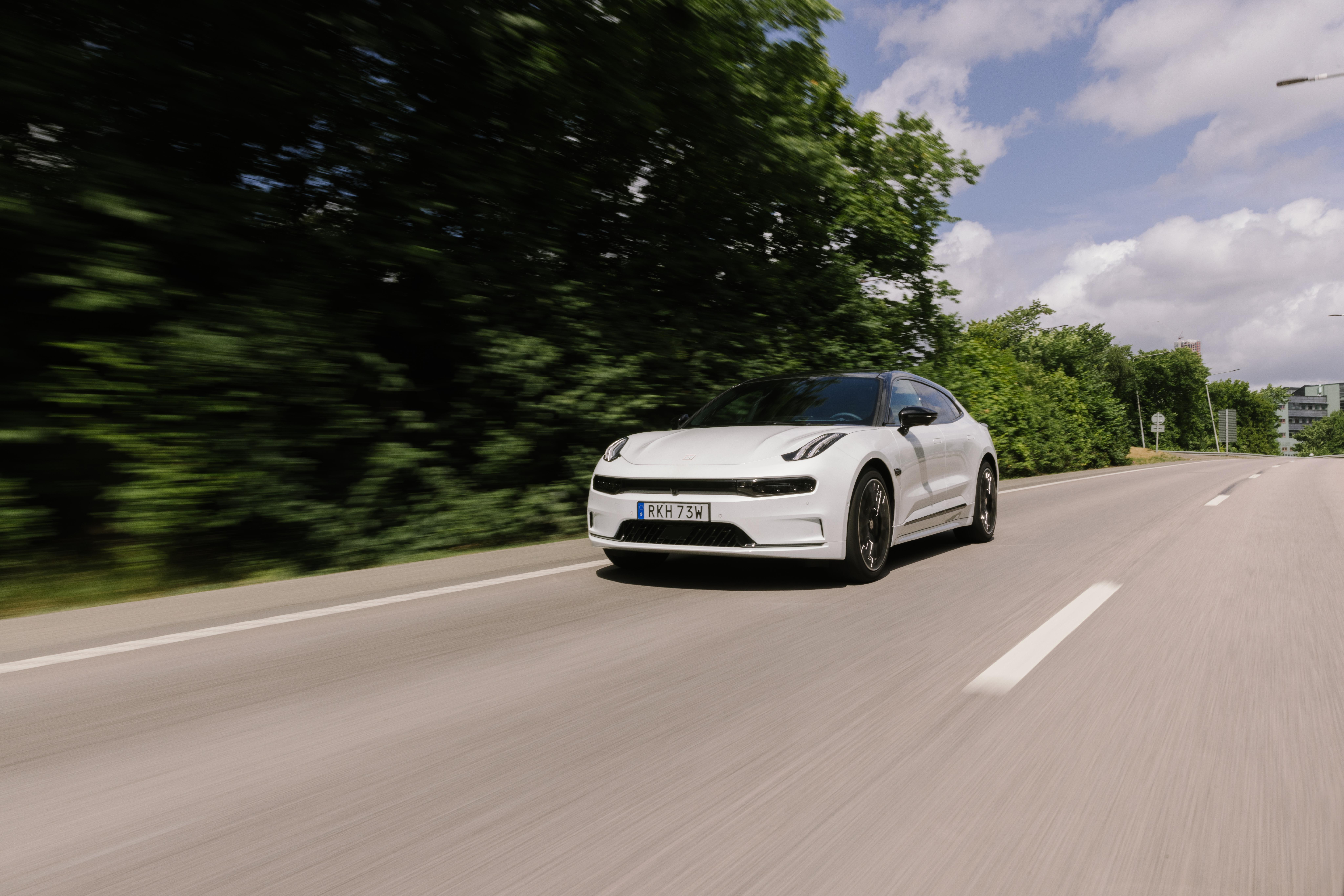 Der High-Power-Charger (Gleichstrom-Schnellladen) wird mit bis zu 200 kW angezapft.