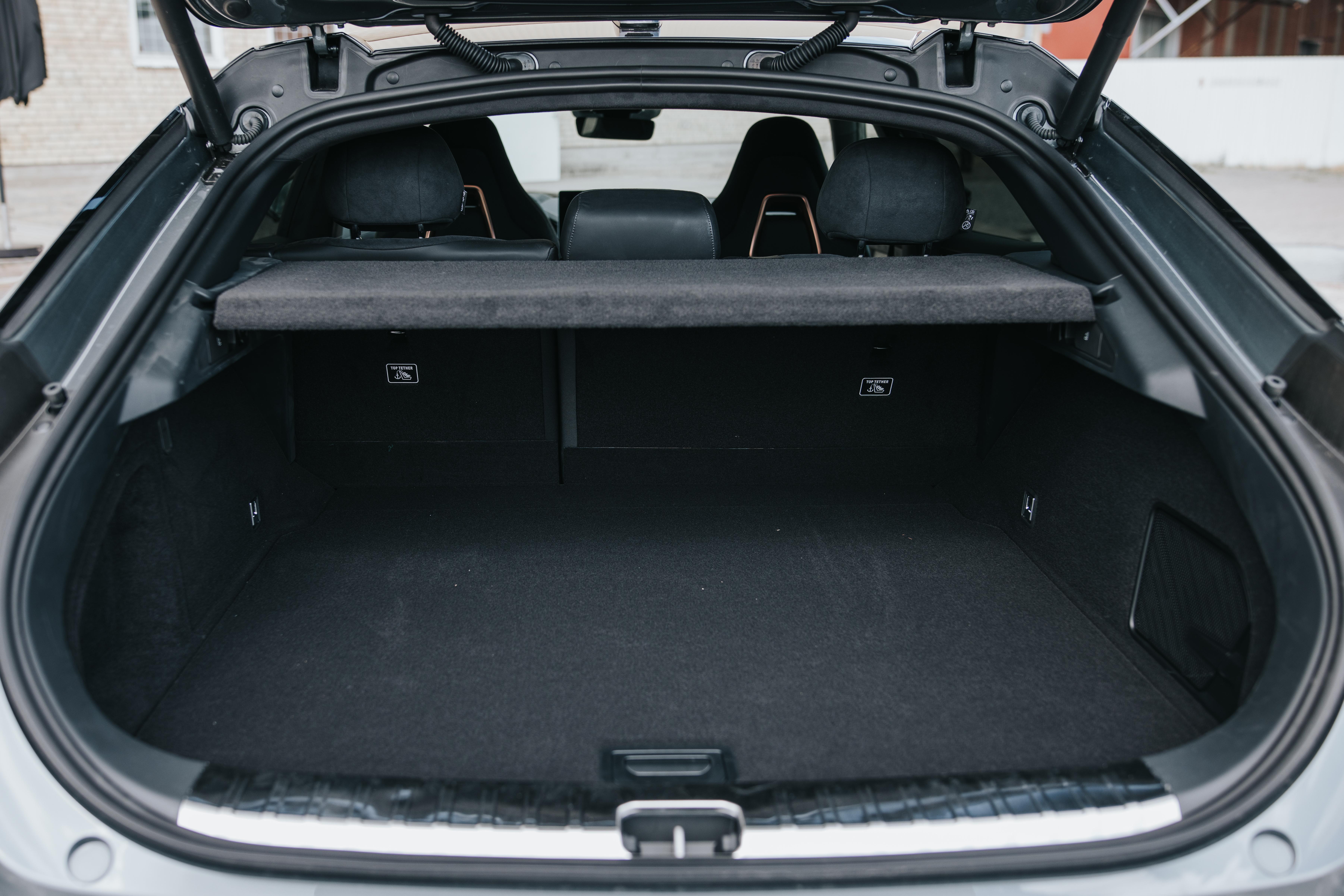 In den Kofferraum passen 539 Liter.