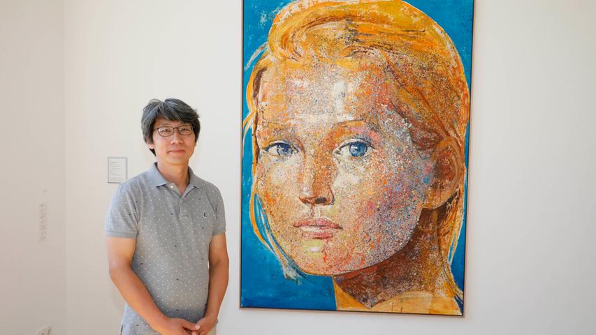Der Maler Changhee Nam mit seinem "Model Nr. MG4". Er wird mit dem 2. Preis ausgezeichnet.