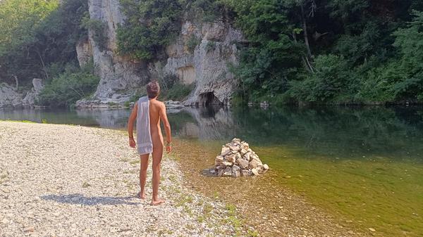 Die Cèze lädt die Naturisten zum Naturbaden ein. Auch hier gilt - Badehosen sind tabu. Die spannende Reportage zu dieser Bildergalerie lesen Sie hier in unserem Premiumportal nn.de.