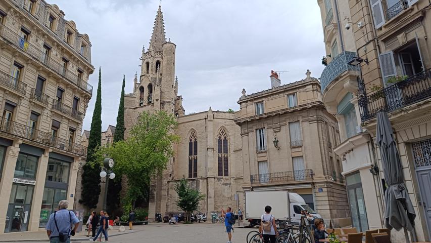 Wer über Marseille kommt, sollte einen Abstecher in Avignon machen. Die Stadt der Päpste liegt nur ein paar dutzend Kilometer von dem Campingplatz entfernt.