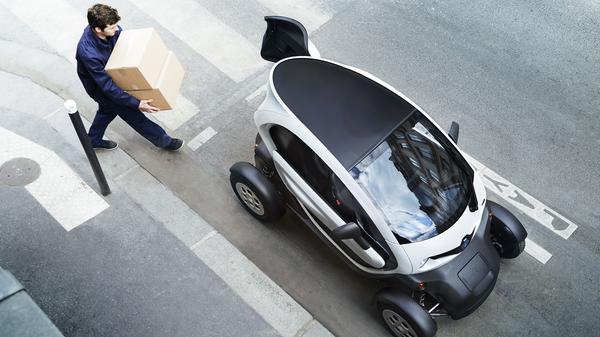 2013 ergänzte Renault das Angebot um eine Microtrasporter-Variante. Der Rücksitz wich einem Ladeabteil mit 156 Litern Fassungsvermögen.