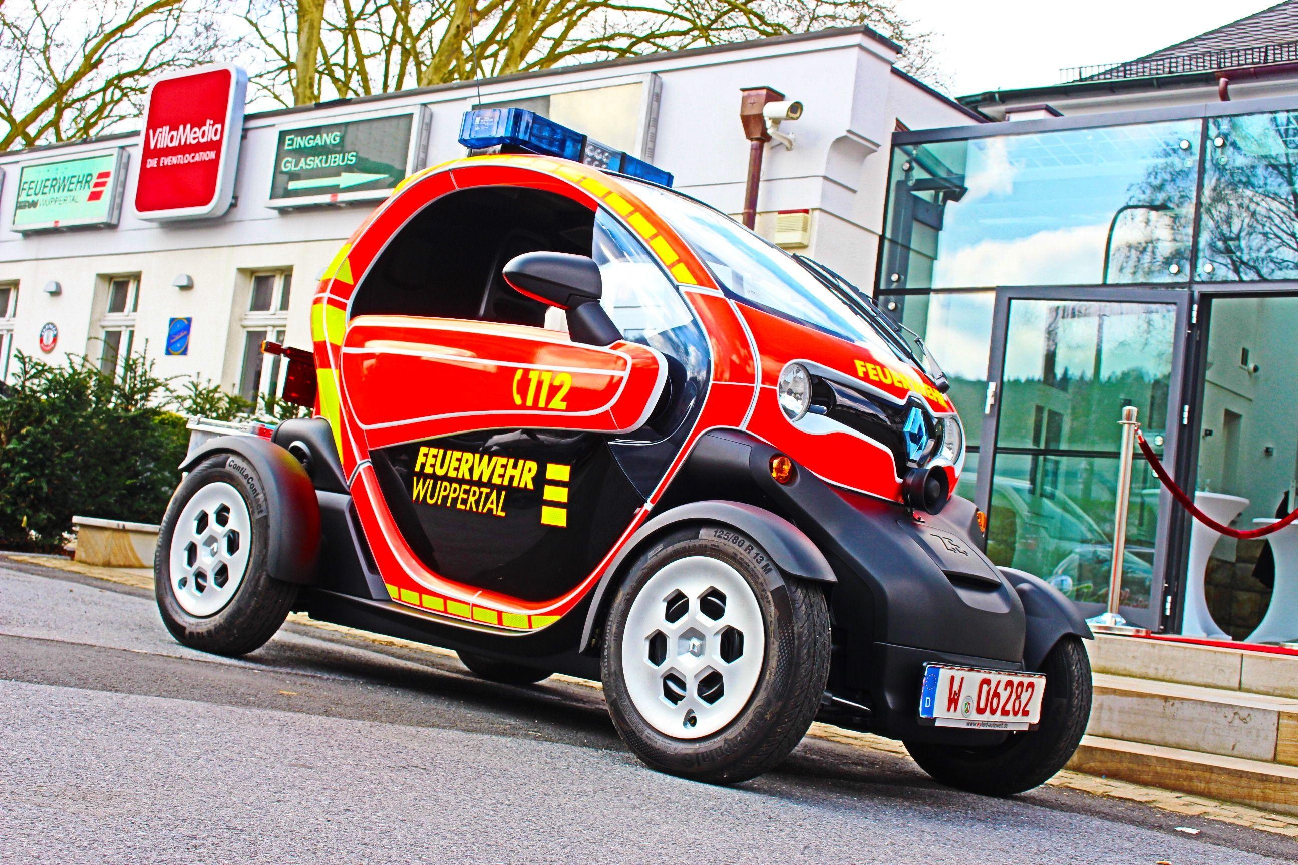Im April 2014 trat der Twizy seinen Dienst bei der städtischen Feuerwehr Wuppertal an. Im Rahmen eines Feldversuchs unterstützt er die Einsatzkräfte bei der Bekämpfung von Kleinfeuern und absolviert Erkundungsfahrten.