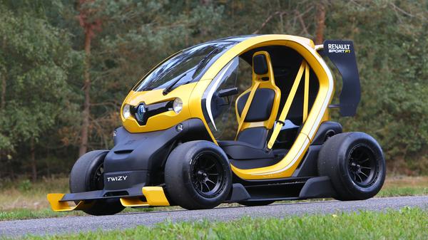 2013 verwandelten die Performance-Profis von Renault Sport den Twizy in einen Rennwagen mit Front- und Heckflügel, Heckdiffusor, Karbon, Rennslicks und Formel-1-Hightech.