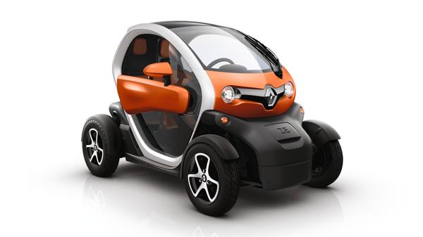 Noch kann der Twizy bestellt werden. Die 45er-Version ist ab 11.450 Euro zu haben. Sie bringt es auf 7,6 kW/10 PS, schafft mit einer Akkuladung 100 Kilometer und darf, da nur 45 km/h "schnell", schon von 15-jährigen Jugendlichen mit Moped-Führerschein AM gefahren werden.
