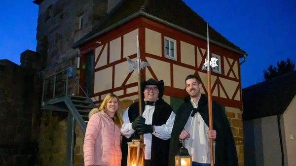 Im Schein der Laterne geht es durch die historischen Gassen von Hilpoltstein, während der Nachtwächter sein altbekanntes Lied singt. Von den Gästeführern können Besucher jede Menge spannende und lustige Geschichten aus vergangenen Jahrhunderten erfahren - und sich bei den Anekdoten über den Henker wohlig gruseln. Ausführliche Informationen gibt es beim Amt für Kultur und Tourismus.