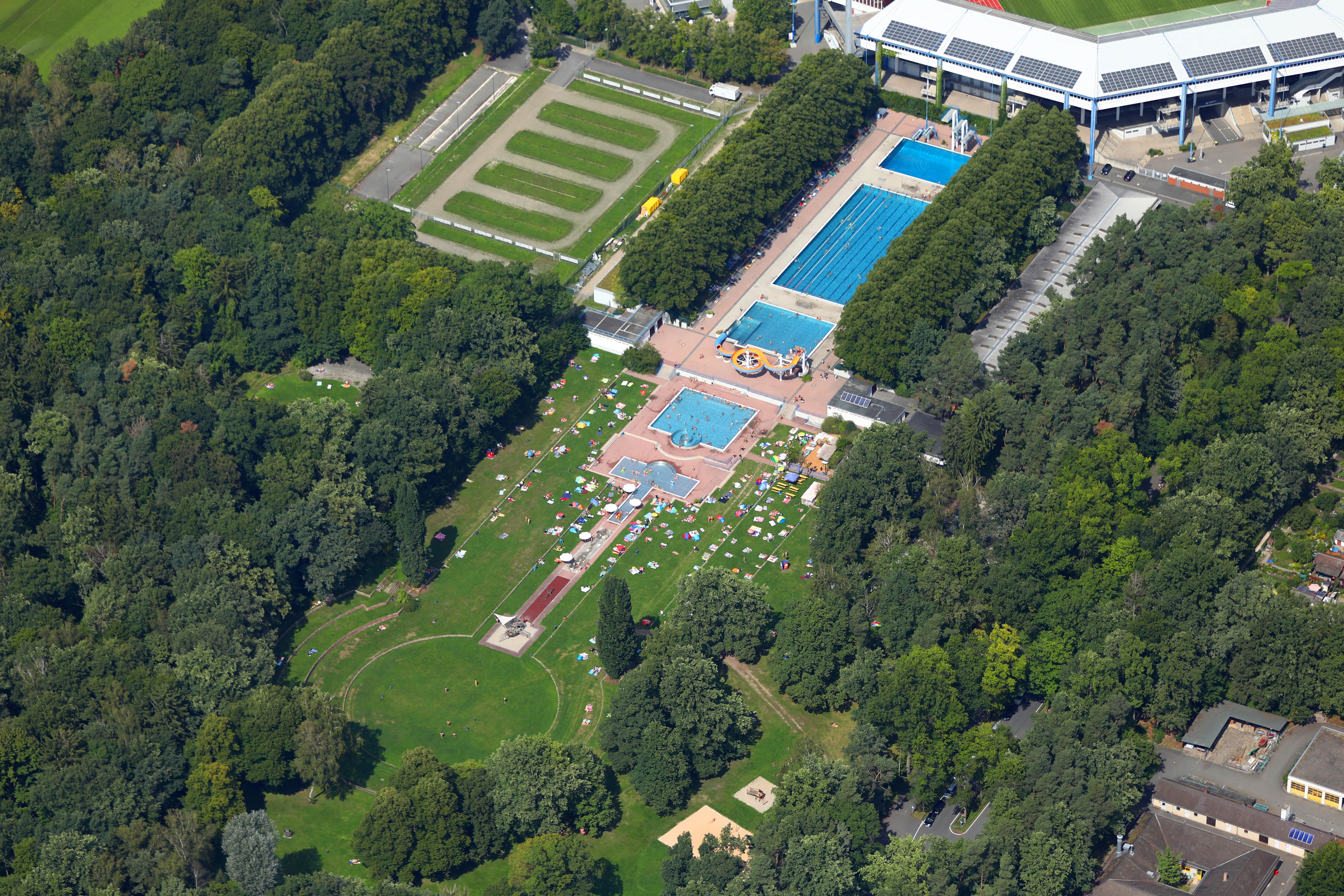 Sonnenuntergangsschwimmen: Stadionbad Nürnberg ist am Samstag, 22. Juli ...